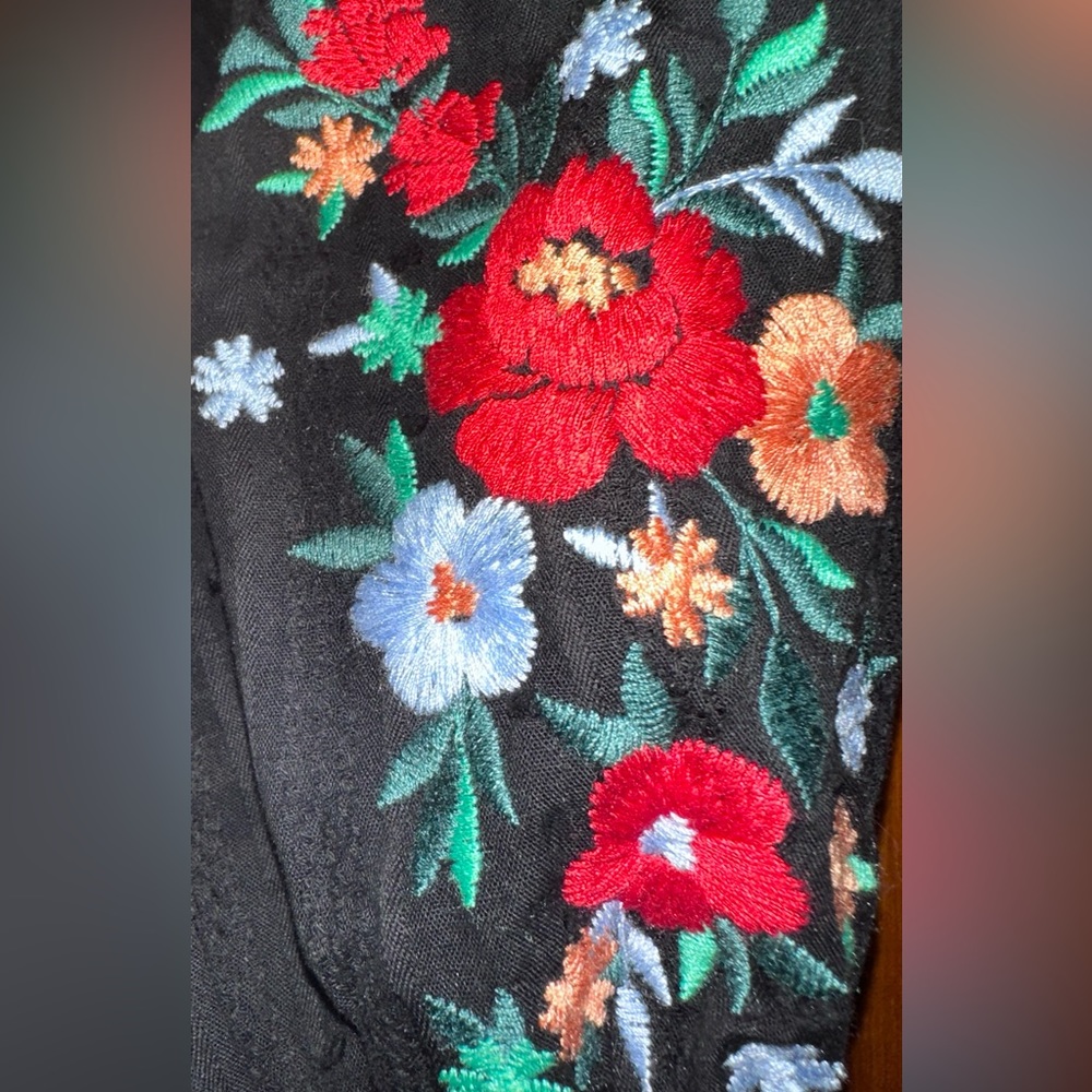 Nwot Savannah Jane Smocked Top - image 6